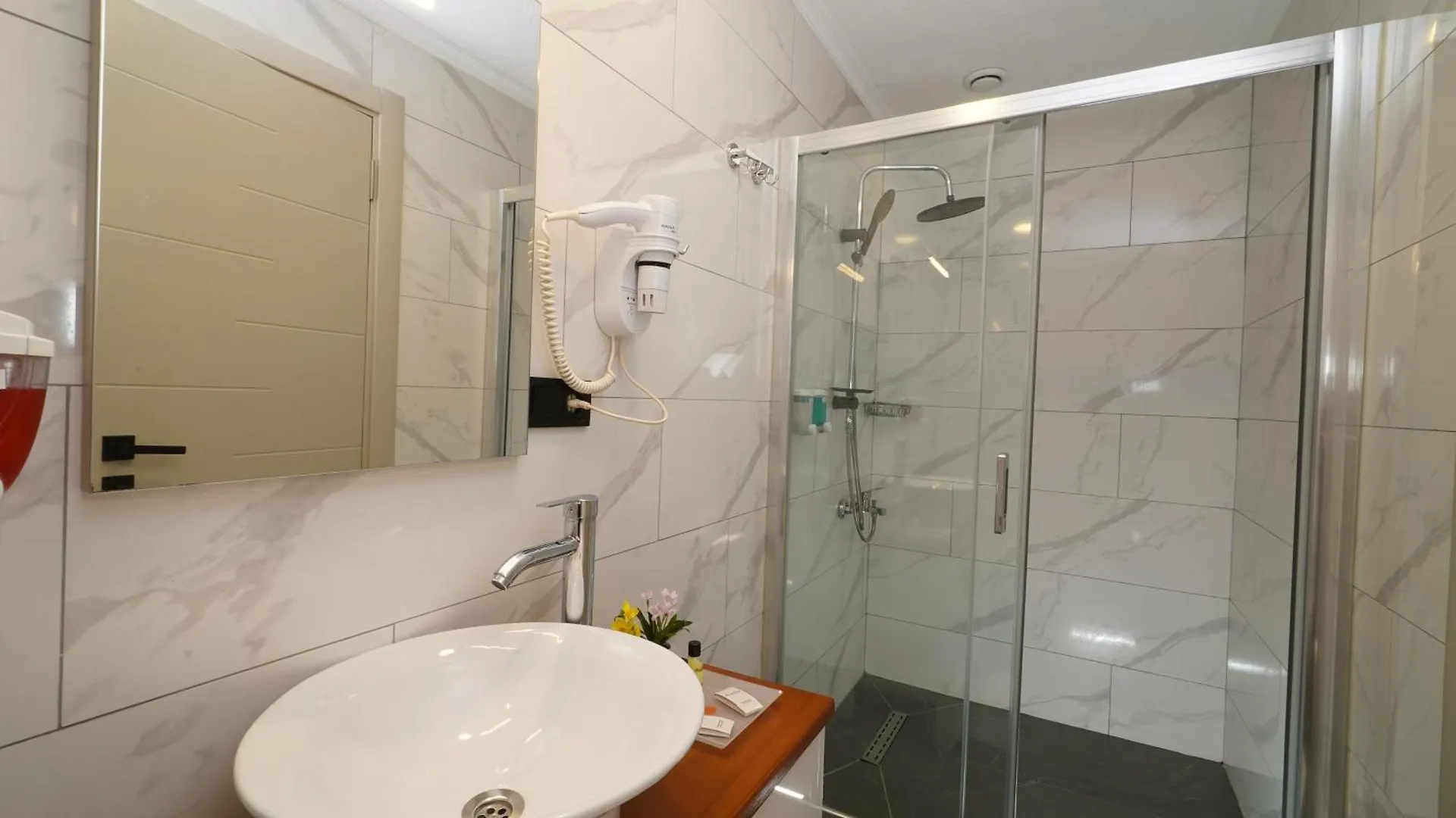 איסטמבול The Marist Hotel Kadikoy 2*,